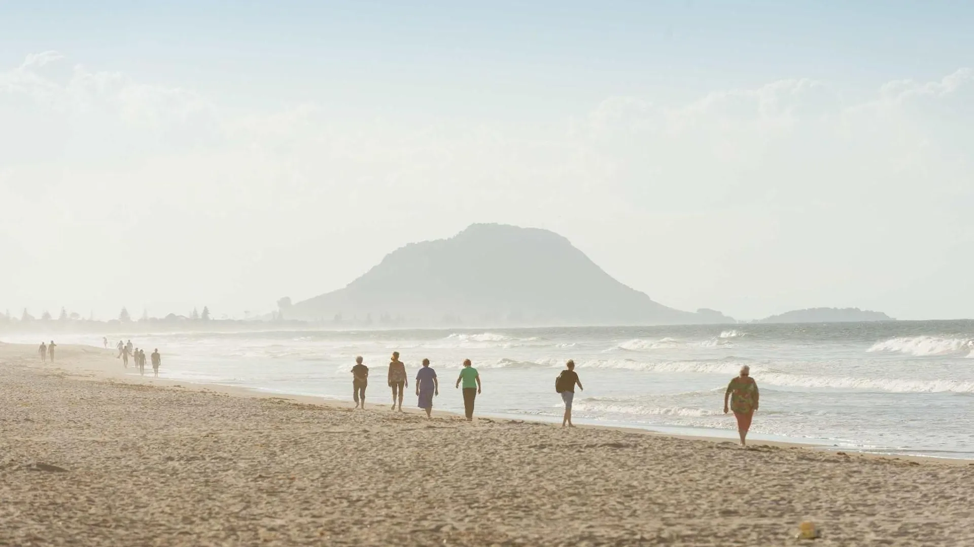 Sunny Seaside Retreat - Papamoa Beach Holiday home
