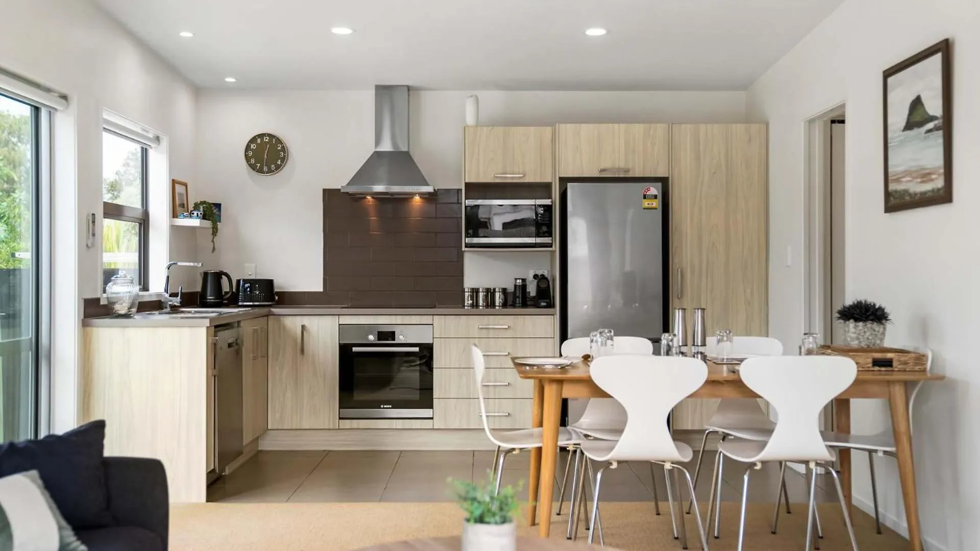 Sunny Seaside Retreat - Papamoa Beach