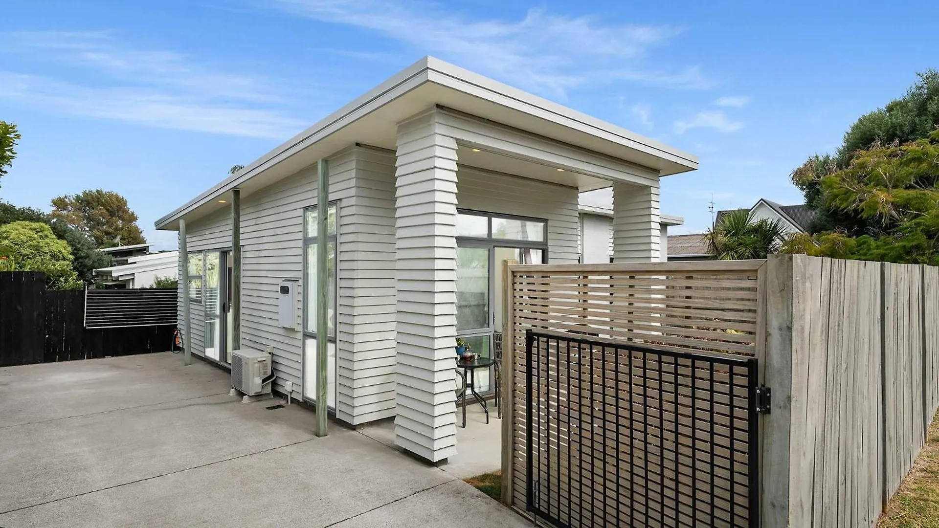 Holiday home Sunny Seaside Retreat - Papamoa Beach