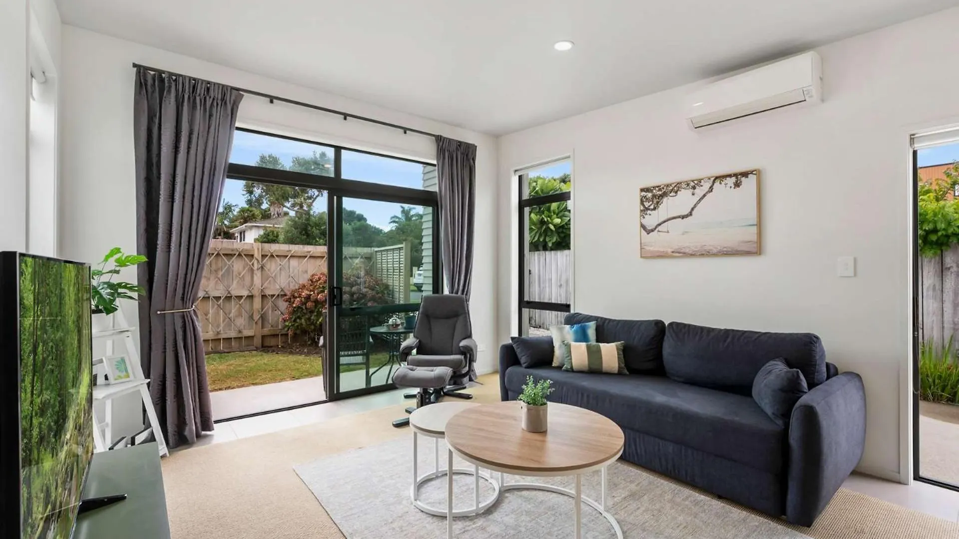 Sunny Seaside Retreat - Papamoa Beach New Zealand